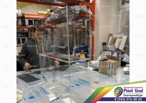 Прозрачные полки  из оргстекла