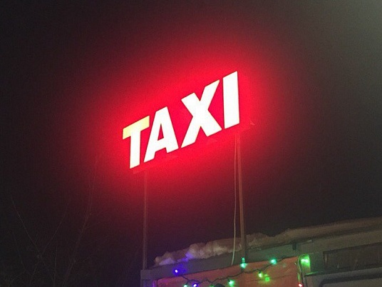 Световая вывеска такси 