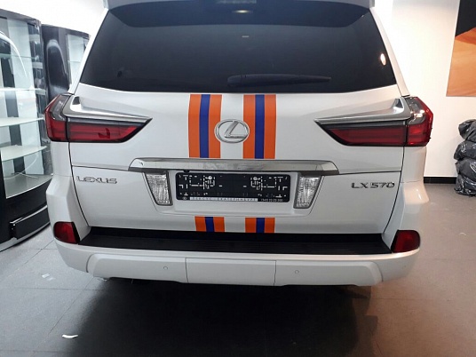 Оклеивание автомобиля Lexus LX570 в цветографическую схему