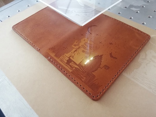 Гравировка на кожаной обложке