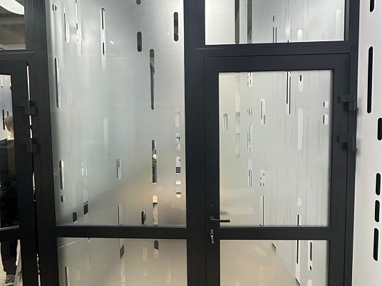 Брендирование офисных перегородок