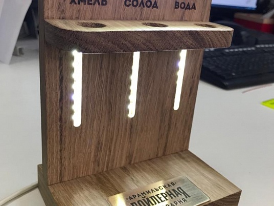 Подставка из дерева