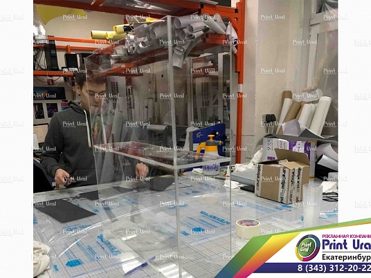 Прозрачные полки  из оргстекла